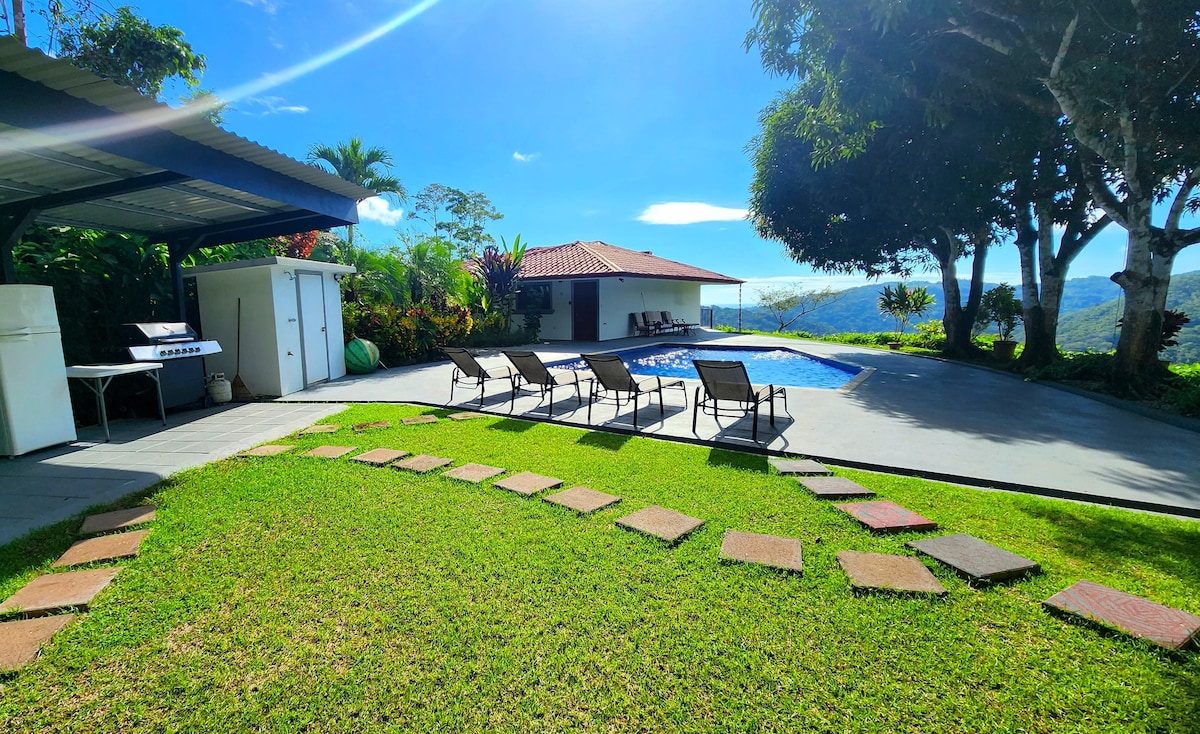 Lovely oasis overlooking the Jungle and sea