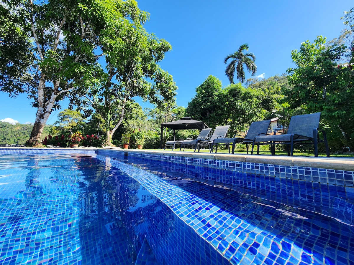 Lovely Cloud Forest Stay with Ocean Views