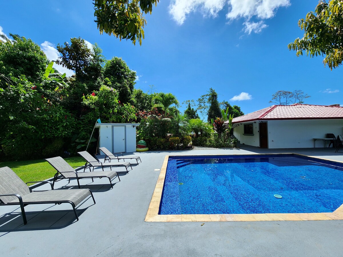 Lovely Cloud Forest Stay with Ocean Views