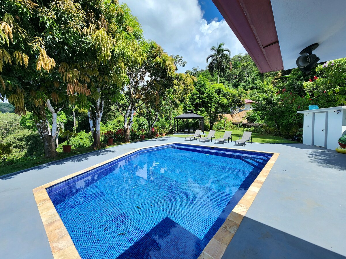 Lovely Cloud Forest Stay with Ocean Views